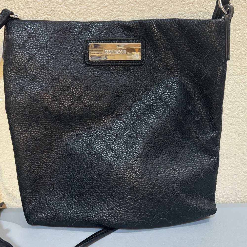 Steve Madden Black Crossbody leather Bag Purse Handbag Pocket‎ Zip Logo storage